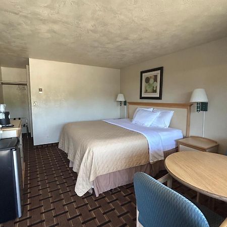 Economy Inn Ридспорт Экстерьер фото