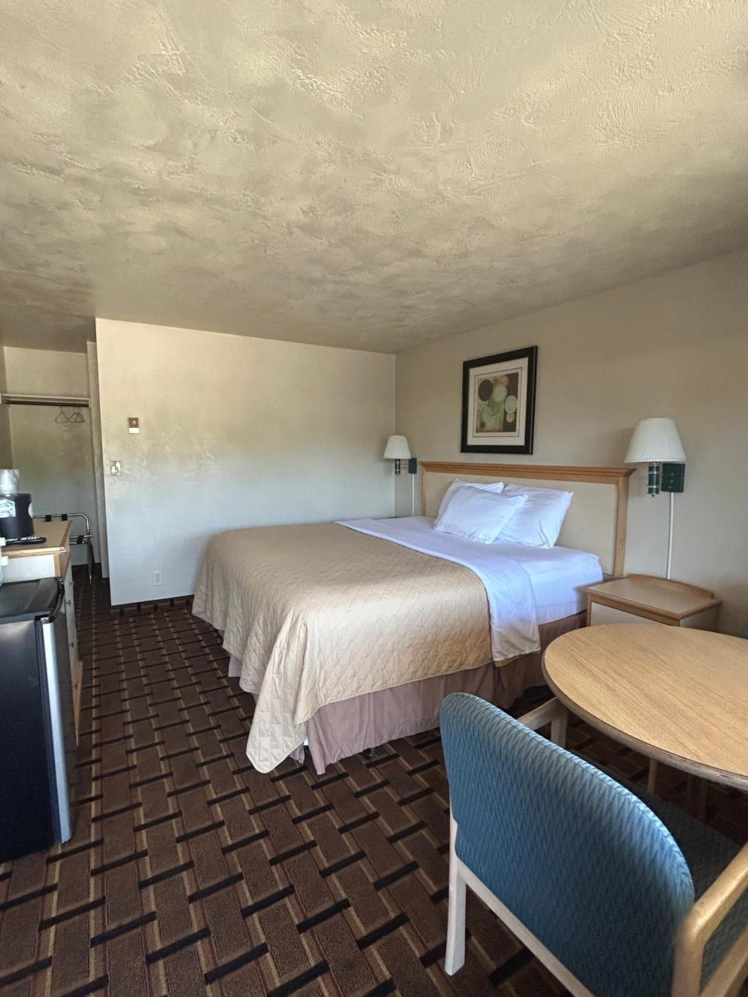 Economy Inn Ридспорт Экстерьер фото