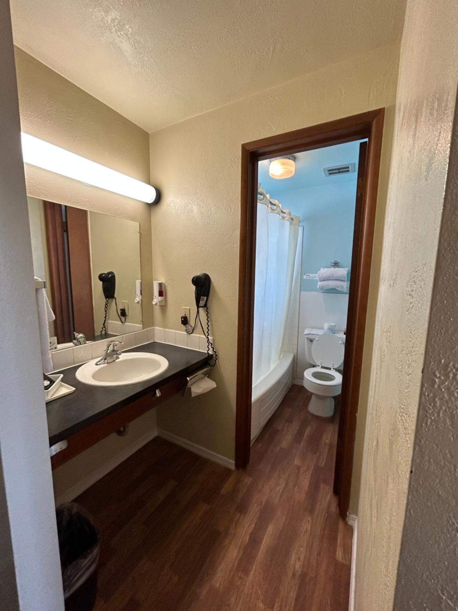 Economy Inn Ридспорт Экстерьер фото